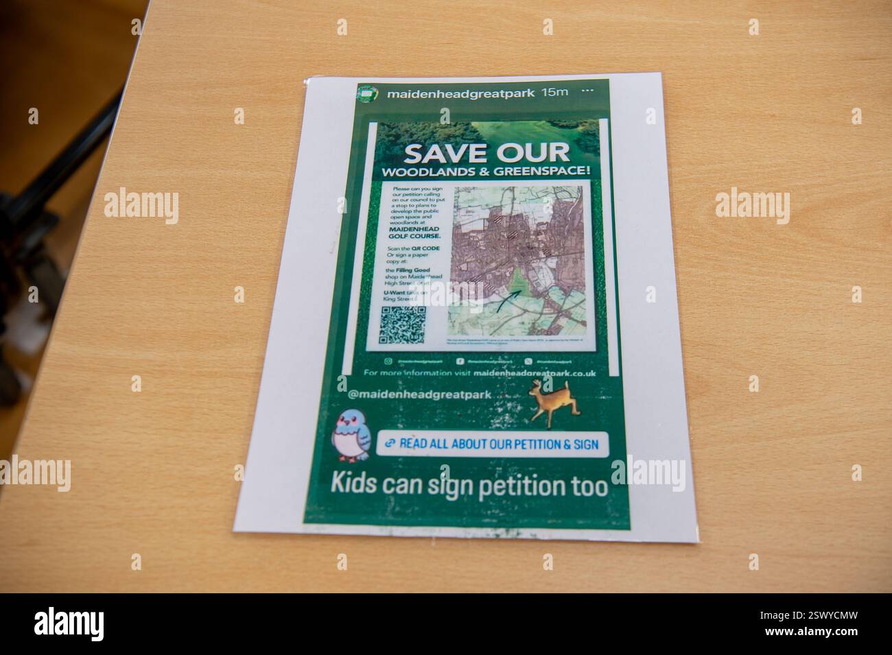 Maidenhead, Großbritannien. Februar 2025. Maidenhead Parlamentsabgeordneter Joshua Reynolds schloss sich heute den Einwohnern einer Community Consultation in Maidenhead, Berkshire, an, über Cala Homes plant, 1.500 Häuser im Maidenhead Golf Club zu bauen. Anfang dieses Monats genehmigten die Stadträte des Royal Borough of Windsor & Maidenhead einstimmig die geplante Planungserlaubnis für Cala Homes, 1.500 Häuser auf dem Maidenhead Golf Course zu bauen, obwohl es ein Vermögenswert von gemeinschaftlichem Wert ist, der Lord Desborough den Menschen von Maidenhead überlassen hat. Die Entscheidung war ein großer Schlag für die Aktivisten aus dem Maidenhead Great Park, die versuchen, sa zu erreichen Stockfoto