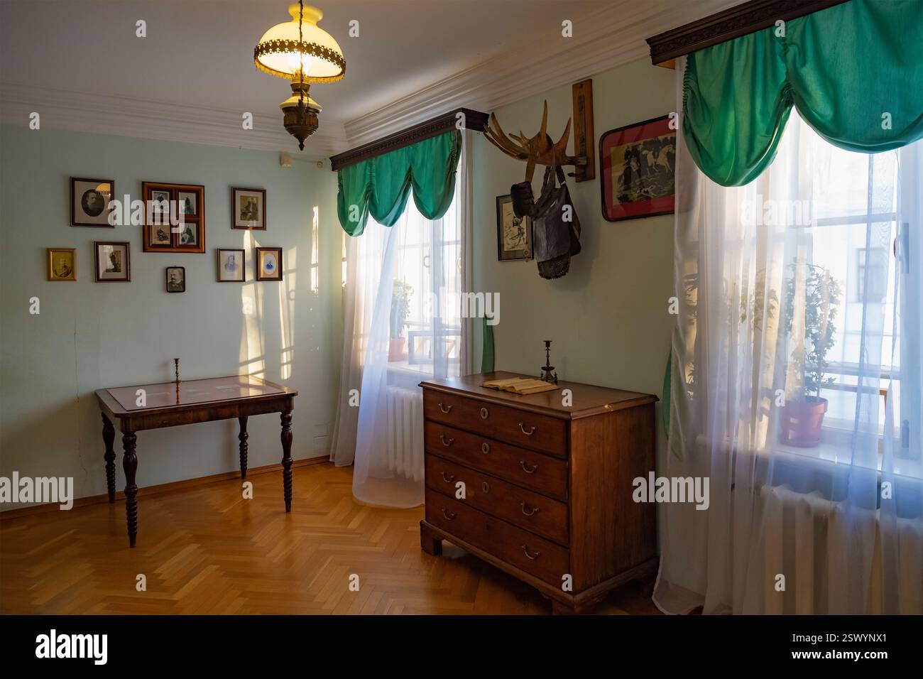 KARABIKHA, RUSSLAND - 06. JANUAR 2025: Im alten Herrenhaus des russischen Dichters N.A. Nekrasov. Karabikha Museum-Estate. Region Jaroslawl Stockfoto