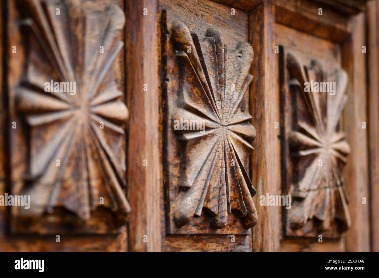 Historische Tür Holzschnitzerei Details - Icod de los Vinos, Teneriffa Stockfoto