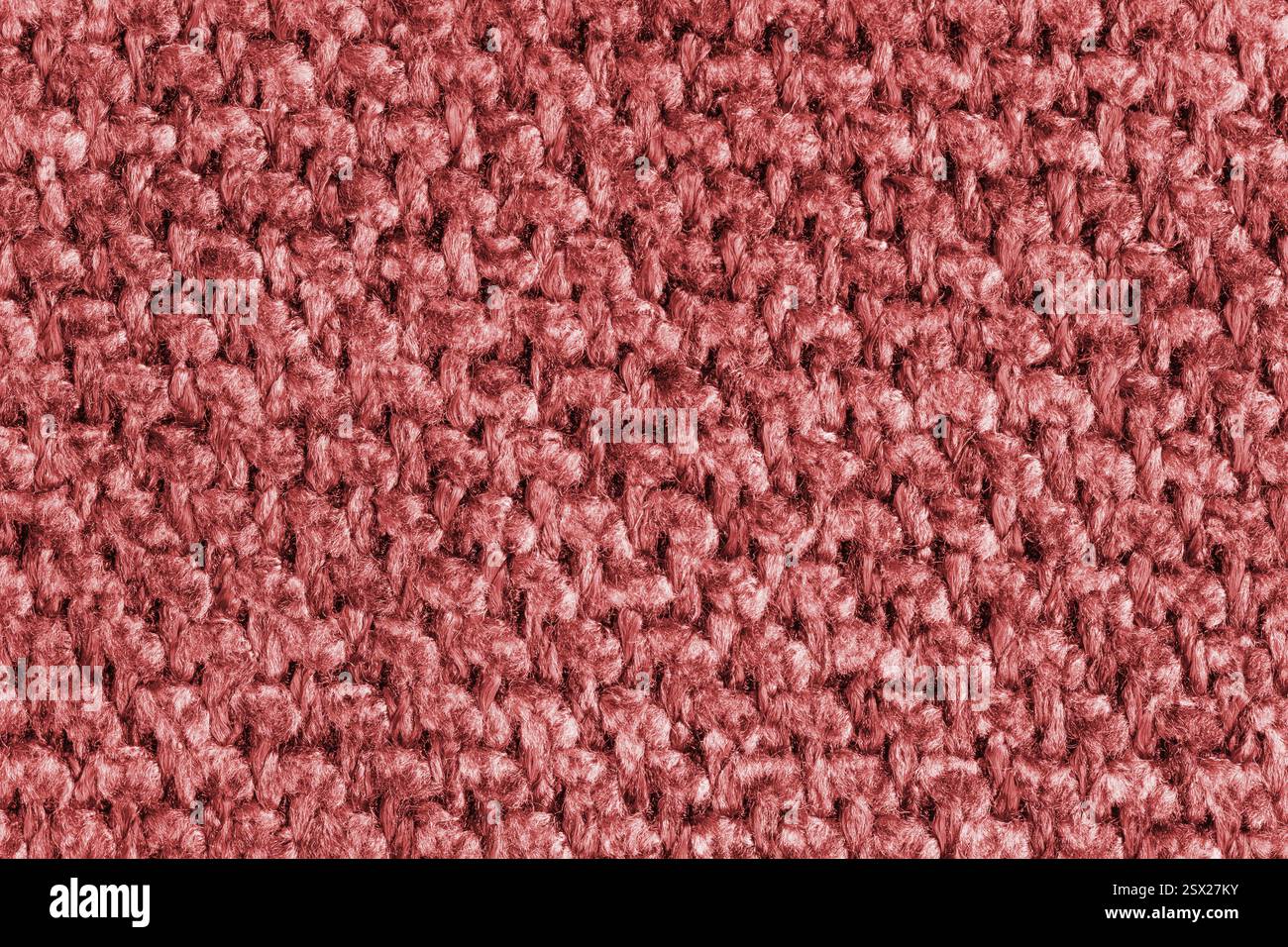Textur aus rotem Jacquard-Gewebe, Nahaufnahme eines Makros aus rauem Gewebe. Material für Heimtextilien, Polster und Vorhangdekor, Bekleidung. Hintergrund, Hintergrundbild Stockfoto
