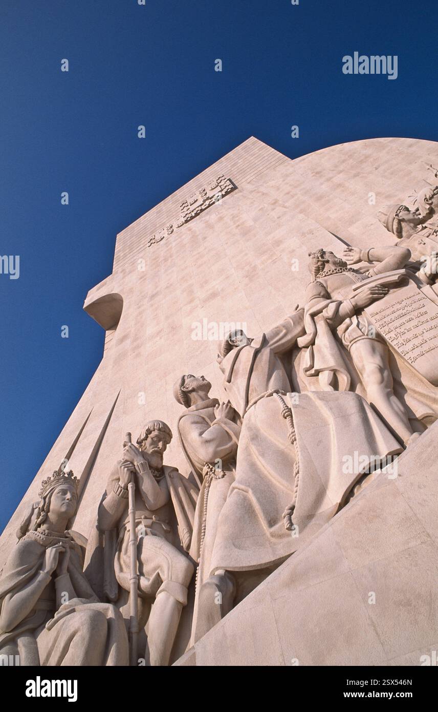 Das 1960 fertiggestellte Monument für die Entdeckungen anlässlich des 500-jährigen Todes von Prinz Heinrich dem Seefahrer, befindet sich am Ufer des Tejo Stockfoto
