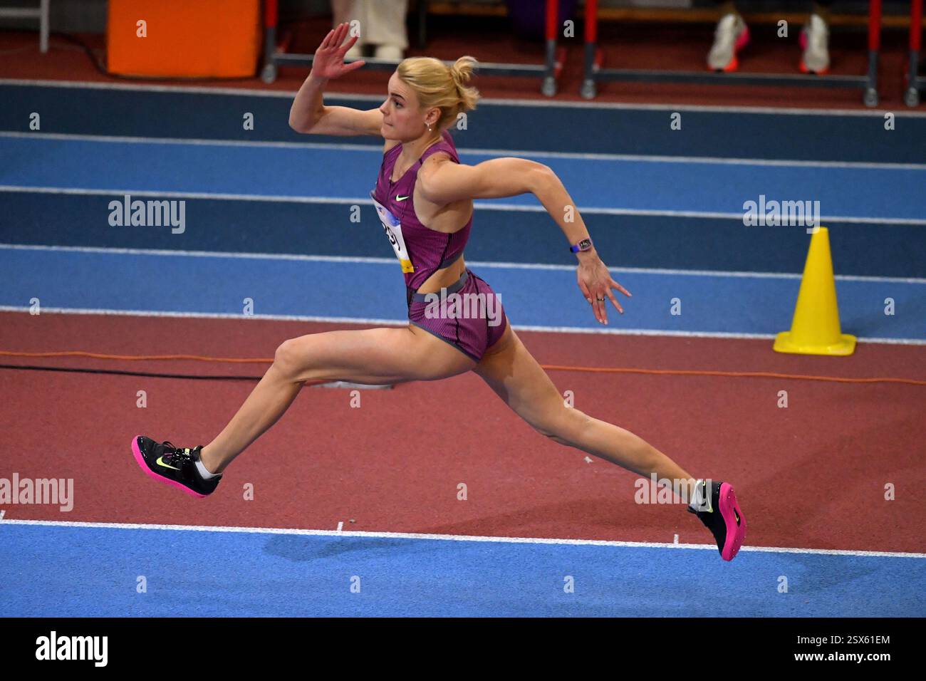 Kiew, Ukraine. Februar 2025. Kiew, Ukraine 22. Februar 2025 LEWTSCHENKO Julija während des High Jump Women Finals bei den Nationalen Hallenmeisterschaften in Kiew, Ukraine (KUBANOV PAVLO UKR/SPP) Credit: SPP Sport Press Photo. /Alamy Live News Stockfoto