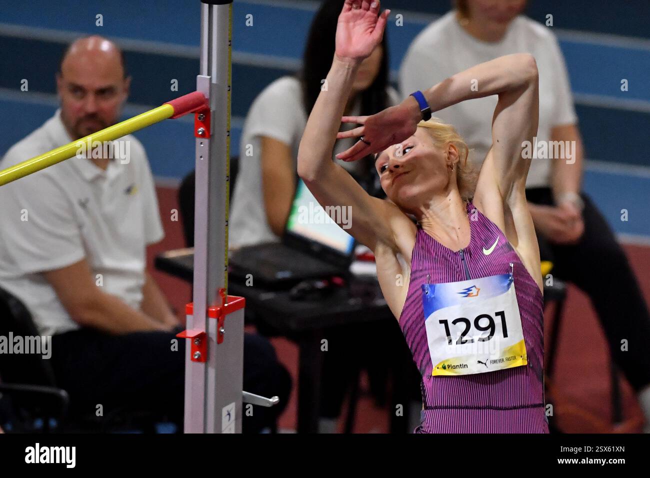 Kiew, Ukraine. Februar 2025. Kiew, Ukraine 22. Februar 2025 LEWTSCHENKO Julija während des High Jump Women Finals bei den Nationalen Hallenmeisterschaften in Kiew, Ukraine (KUBANOV PAVLO UKR/SPP) Credit: SPP Sport Press Photo. /Alamy Live News Stockfoto