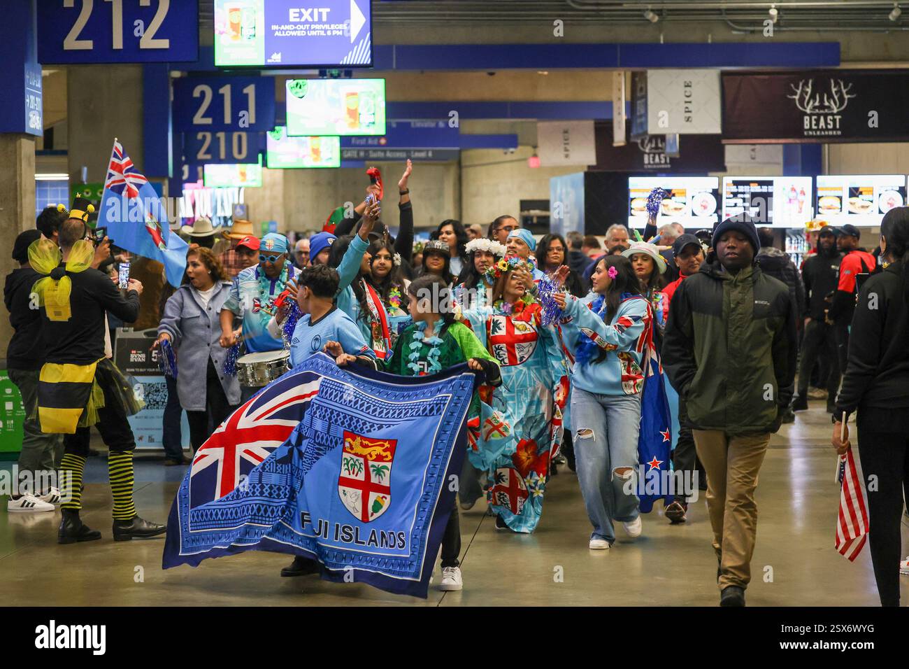 Vancouver, Kanada. Februar 2025. VANCOUVER, BC - 22. FEBRUAR: Fans der World Rugby Sevens Series kleideten sich am 22. Februar im BC Place Stadium in Vancouver, Kanada, zum zweiten Tag der Spiele an {2025}. (Foto: Tomaz Jr/Pximages) Credit: PX Images/Alamy Live News Stockfoto