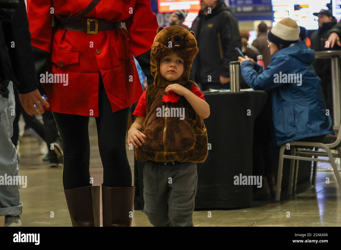 Vancouver, Kanada. Februar 2025. VANCOUVER, BC - 22. FEBRUAR: Fans der World Rugby Sevens Series kleideten sich am 22. Februar im BC Place Stadium in Vancouver, Kanada, zum zweiten Tag der Spiele an {2025}. (Foto: Tomaz Jr/Pximages) Credit: PX Images/Alamy Live News Stockfoto