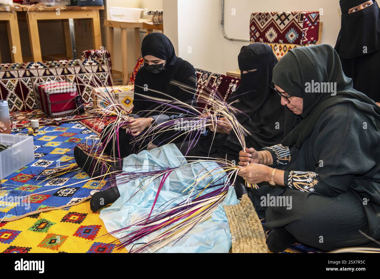 Korbwebwerkstatt, Madrasat Ad Deera, Kunsthandwerkskolleg, Al Jadidah Kunstviertel, Al Ula, Saudi Arabien, Asien Stockfoto