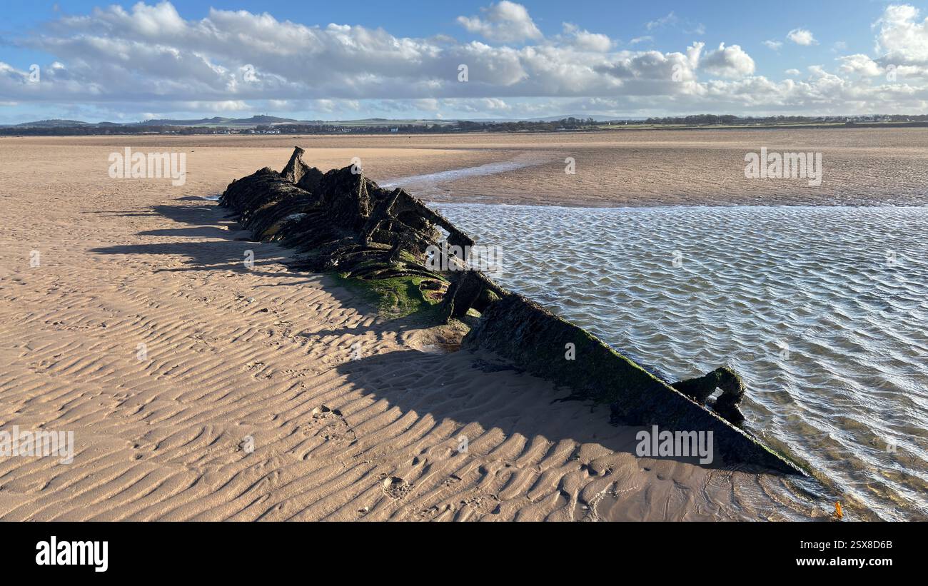 Ein kleines U-Boot-Schiff der XT-Klasse am Aberlady Beach. Im Zweiten Weltkrieg wurde das U-Boot der Marine zerstört Stockfoto