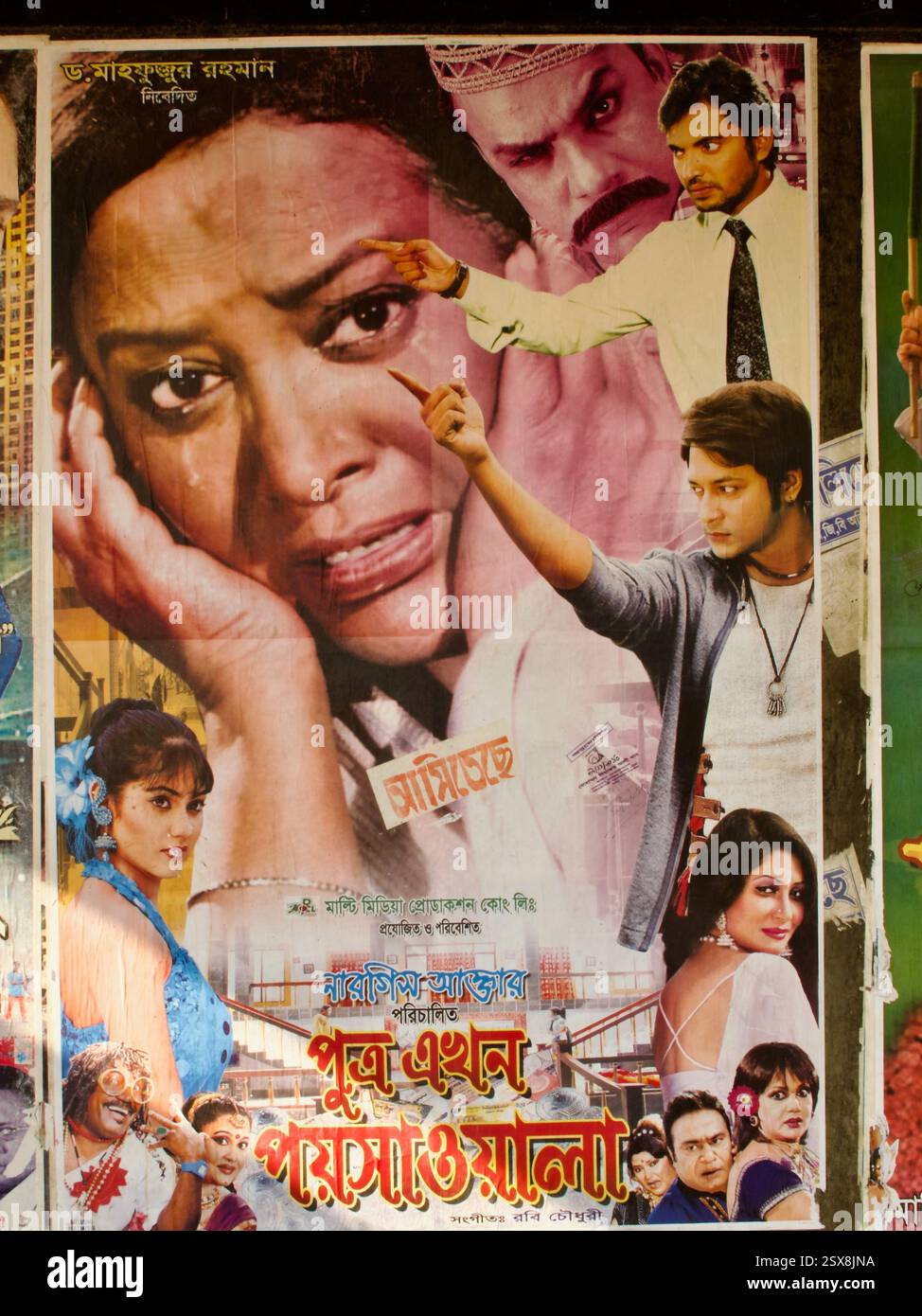 Poster für den Dhallywood-Film Back Again: The Mountain man mit Rajib Khan unter der Regie von Dr. Mahfuzur Rahman in Teknaf. Stockfoto