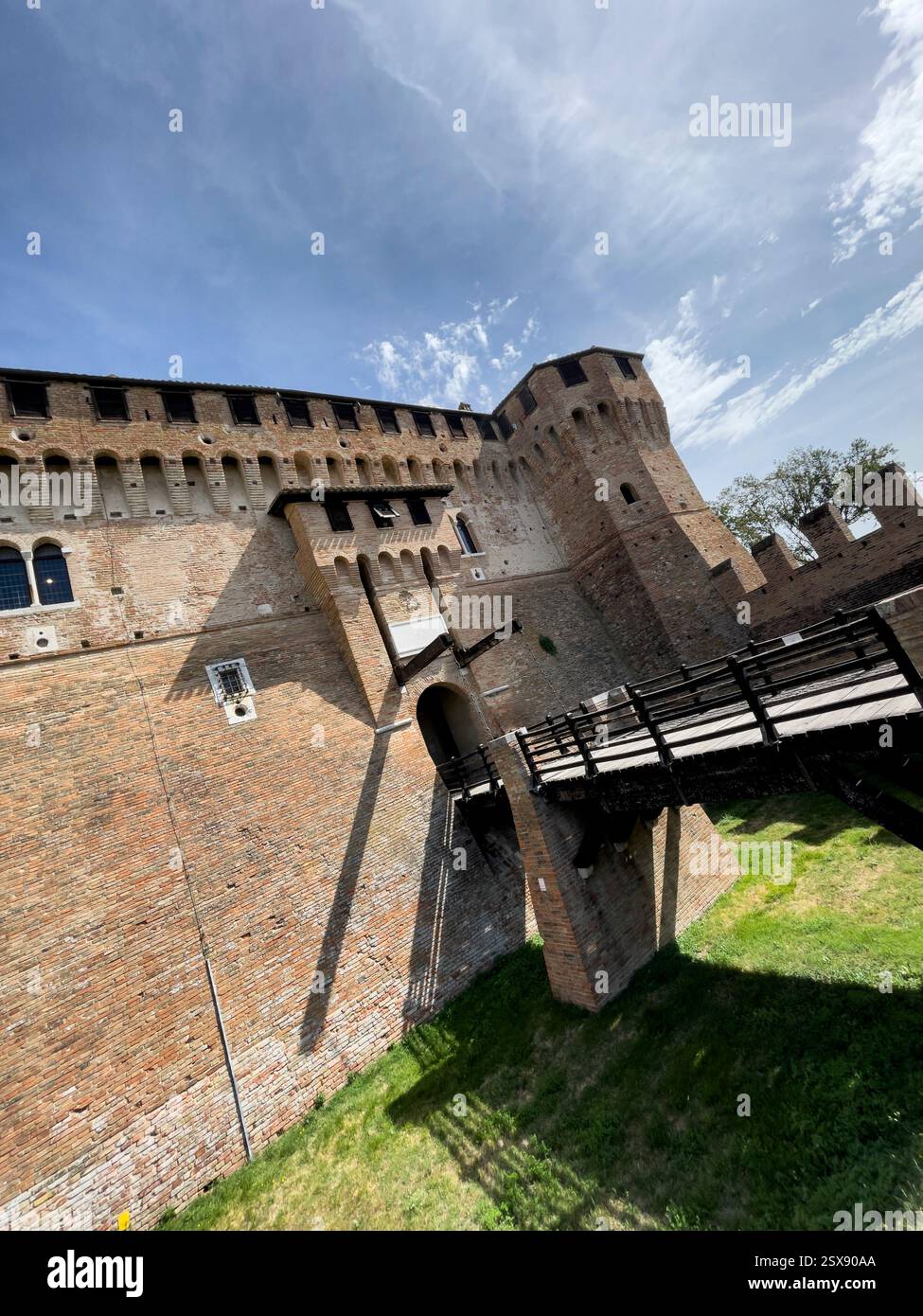 Zugbrücke, Gradara Castle. 2024 iPhone Roadtrip Stockfoto
