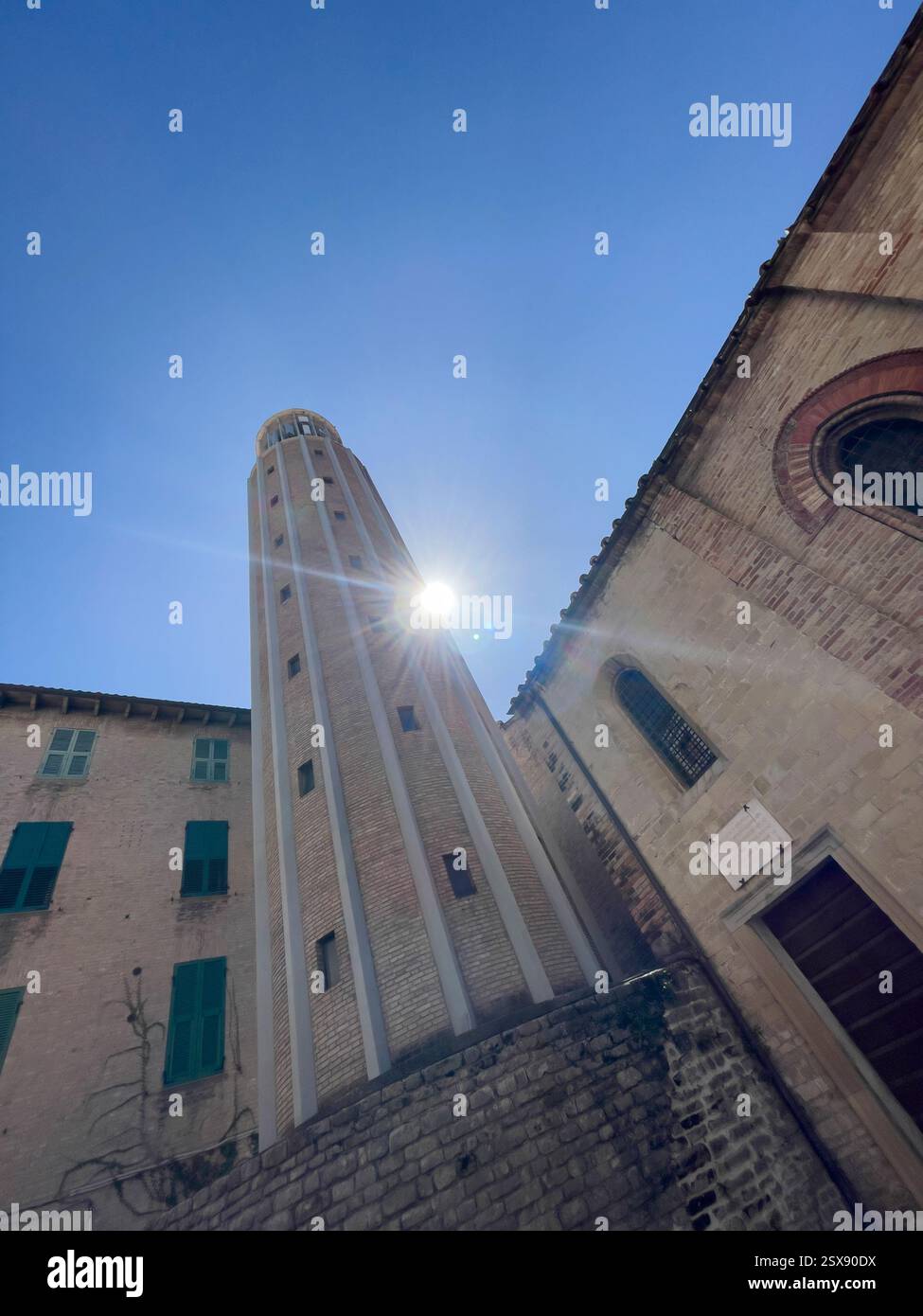 Steinturm, Fano, italien. 2024 iPhone Roadtrip Stockfoto