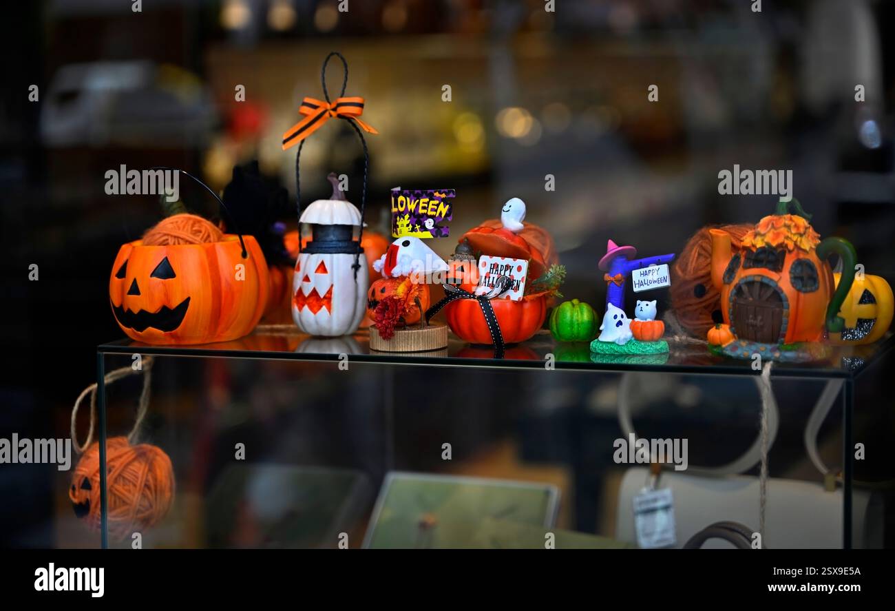 Halloween-Ausstellung im Schaufenster Japan Stockfoto