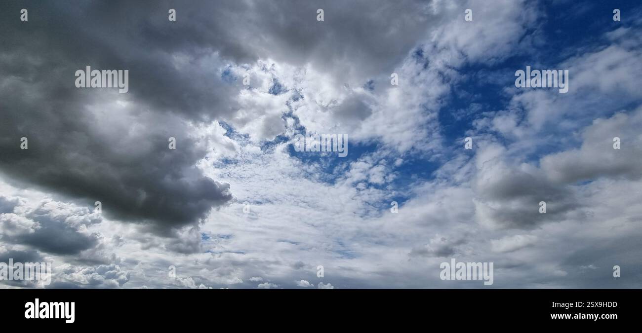 Wolkengebilde Stockfoto