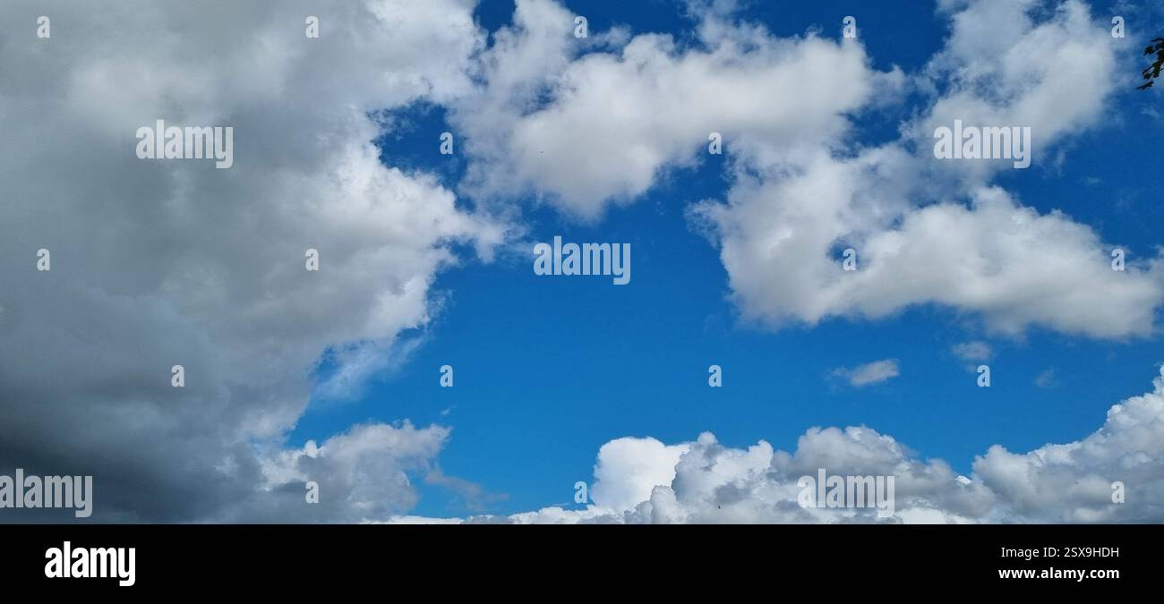 Wolkengebilde Stockfoto