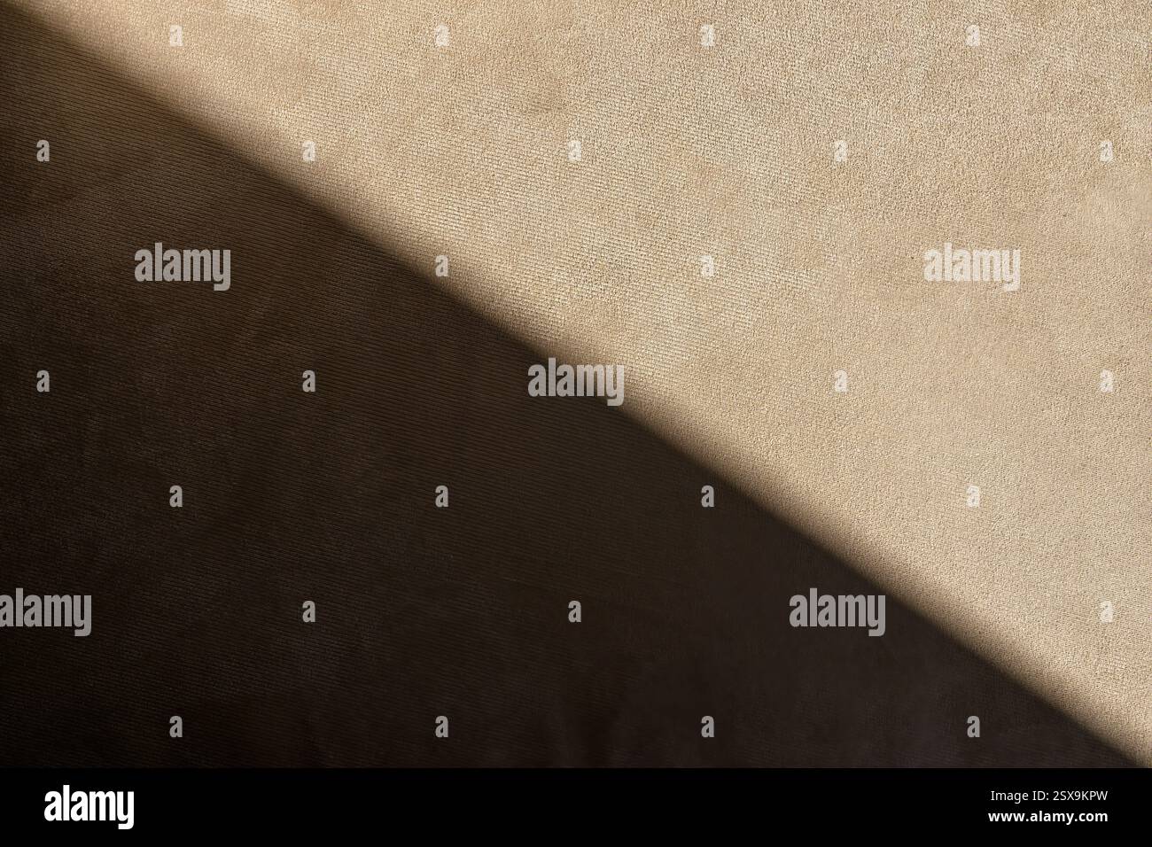 Beigefarbenes Sofa Couch Stoff Muster Textur als Hintergrund, Draufsicht Stockfoto