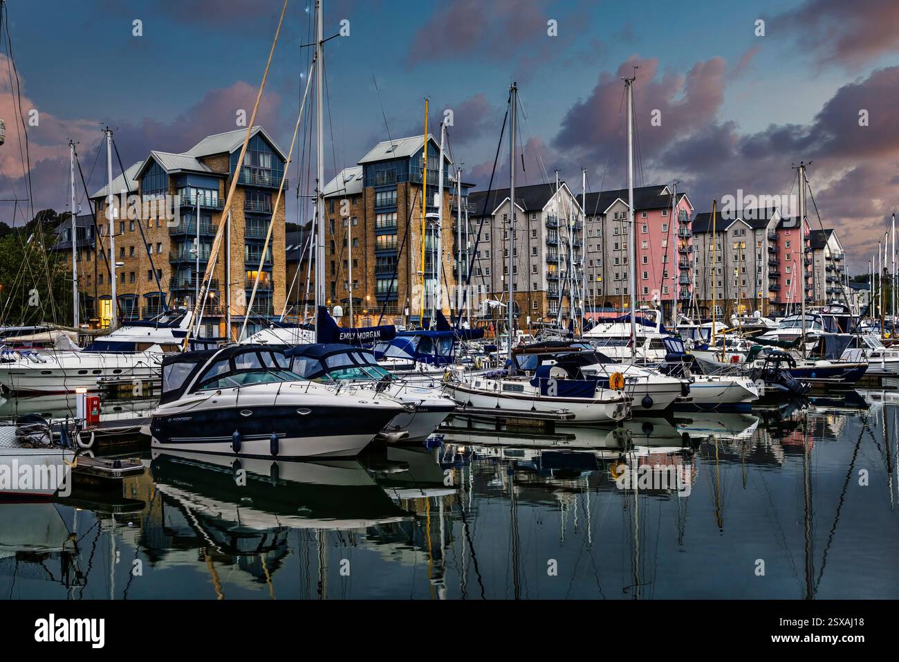 Marina in der Abenddämmerung, Portishead, England, Großbritannien Stockfoto