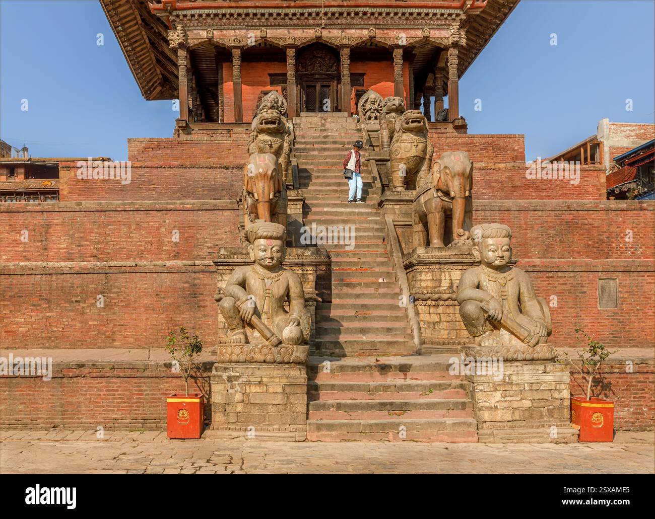Dunbar Square, Bhaktapur, Nepal - Nyatapola Tempel ein berühmter fünfstufiger Tempel im Pagodenstil, der einer der höchsten und am besten erhaltenen Tempel ist Stockfoto