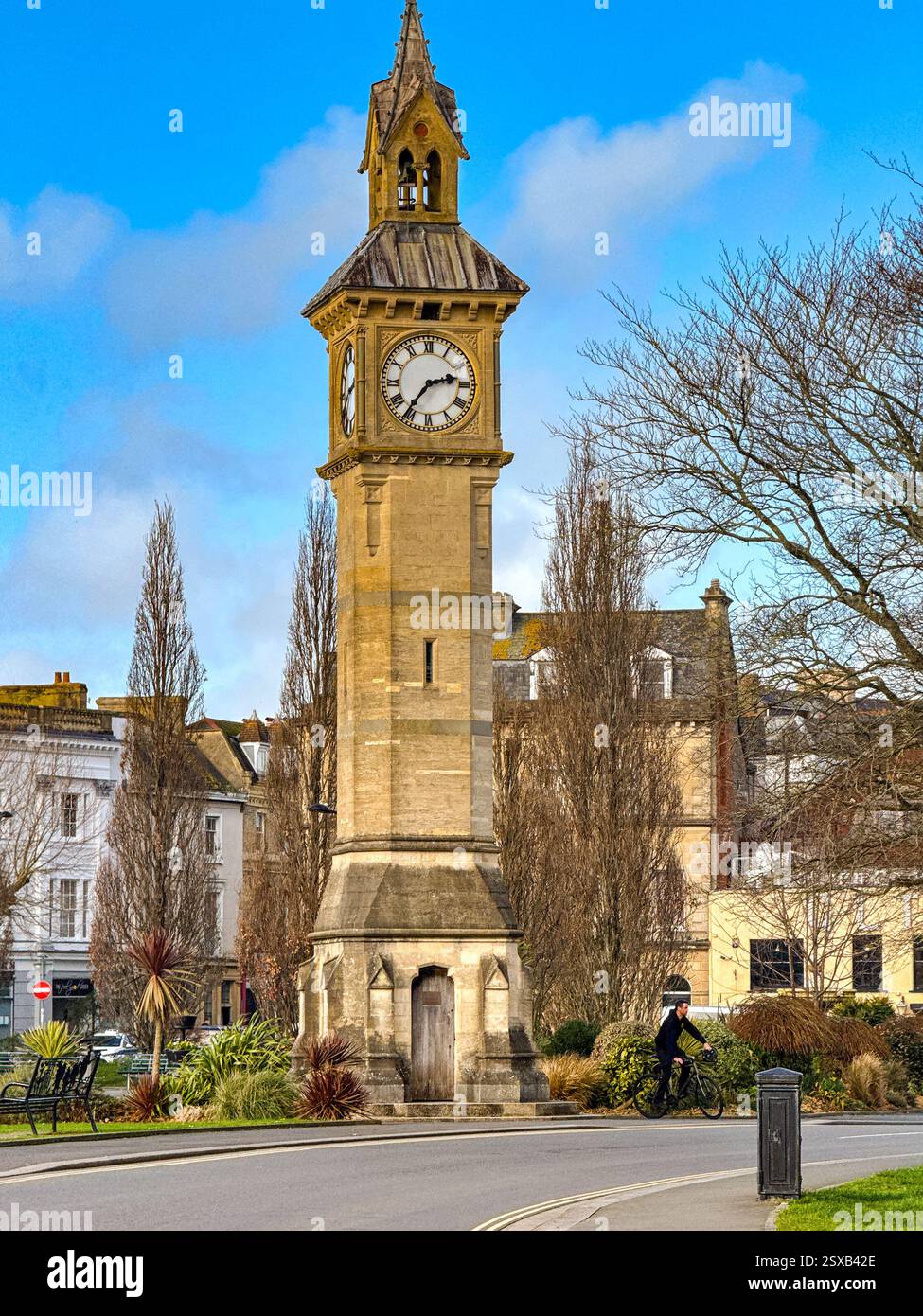 Barnstable, Devon, England, Vereinigtes Königreich - 21. Februar 2025: Die Albert Clock, ein historisches Denkmal in der Nähe des Stadtzentrums von Barnstable. - Smartphone-aufgenommenes Stockfoto Barnstable, Devon, England, Vereinigtes Königreich - 21. Februar 2025: Die Albert Clock, ein historisches Denkmal in der Nähe des Stadtzentrums von Barnstable. - Smartphone-aufgenommenes Stockfoto