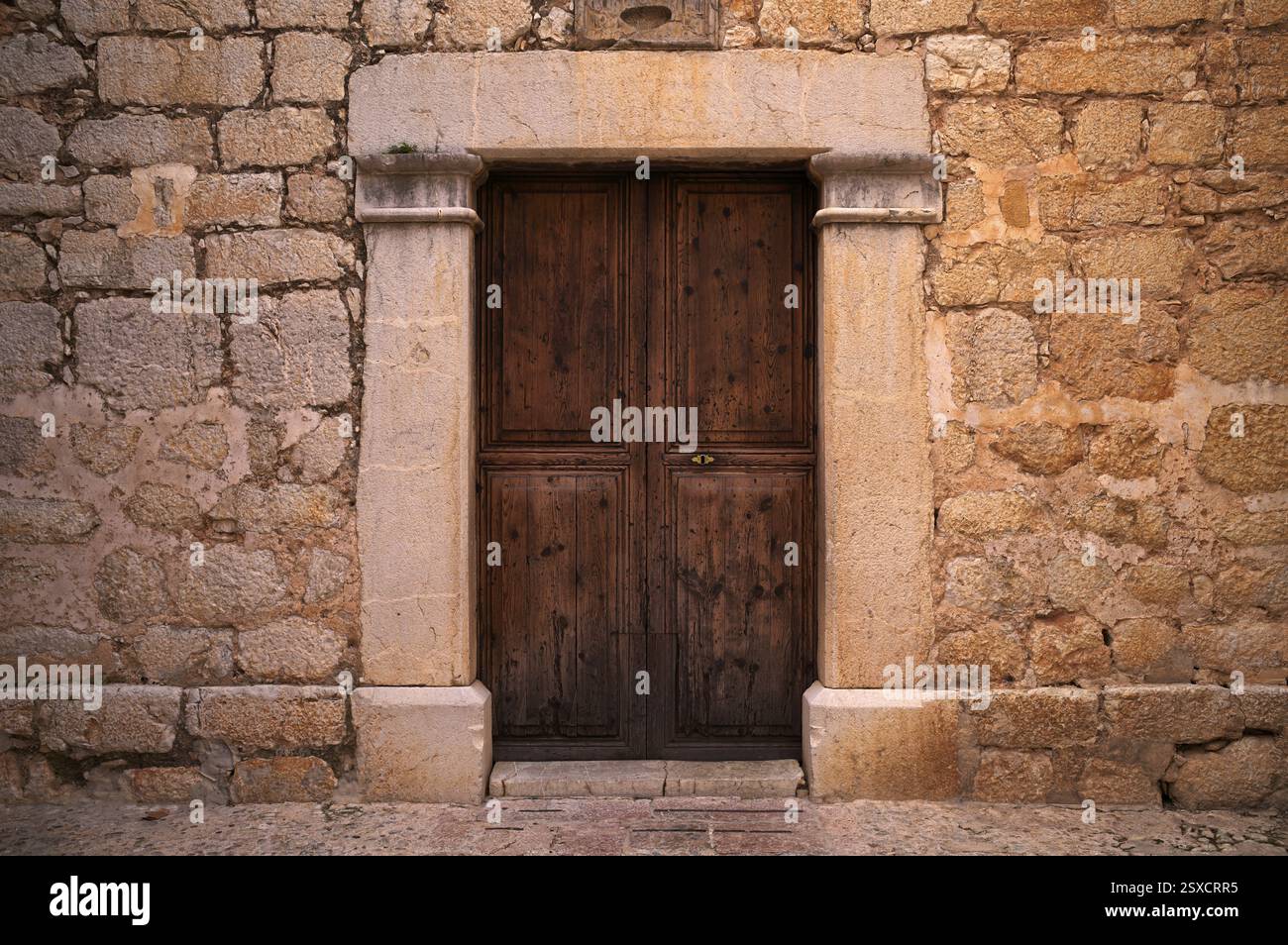 Tür, Tor Tor Tor, aus Holz, in einer Wand, Alaro, Calvia, Mallorca, Balearen, Balearen, Spanien, Europa Stockfoto