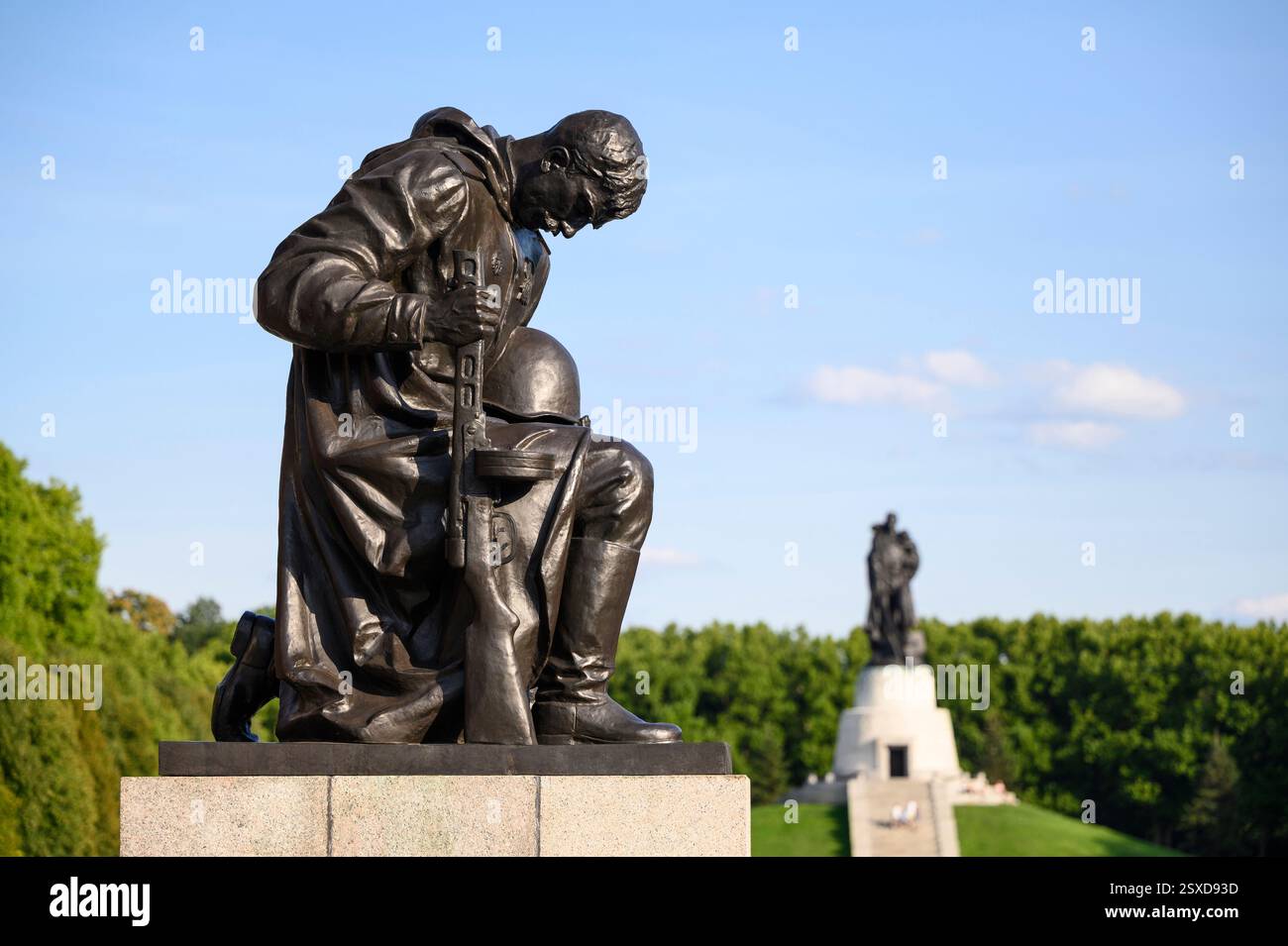 Berlin. Deutschland. Sowjetischen Ehrenmals im Treptower Park erinnert an die sowjetischen Soldaten, die in der Schlacht um Berlin, April-Mai 1945 fiel. Gebaut (1949), t Stockfoto