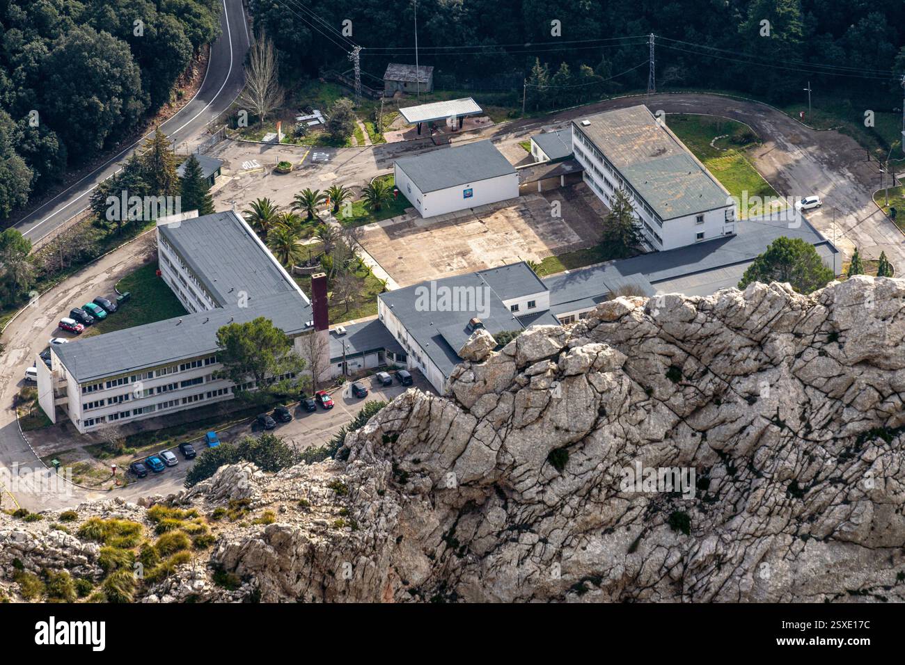 Organisch-operative Abhängigkeit des Luftkommandos. Puig Mayor Air Barracks/EVA-7 Luftüberwachungsstation. Puig Major, Escorca, Naturgebiet der Serra de Tramuntana, Mallorca, Balearen, Spanien. Stockfoto