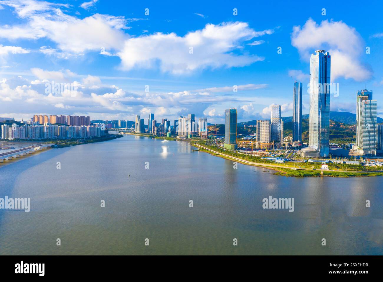 Luftkulisse der Hengqin Freihandelszone in Macau und Zhuhai, China Stockfoto