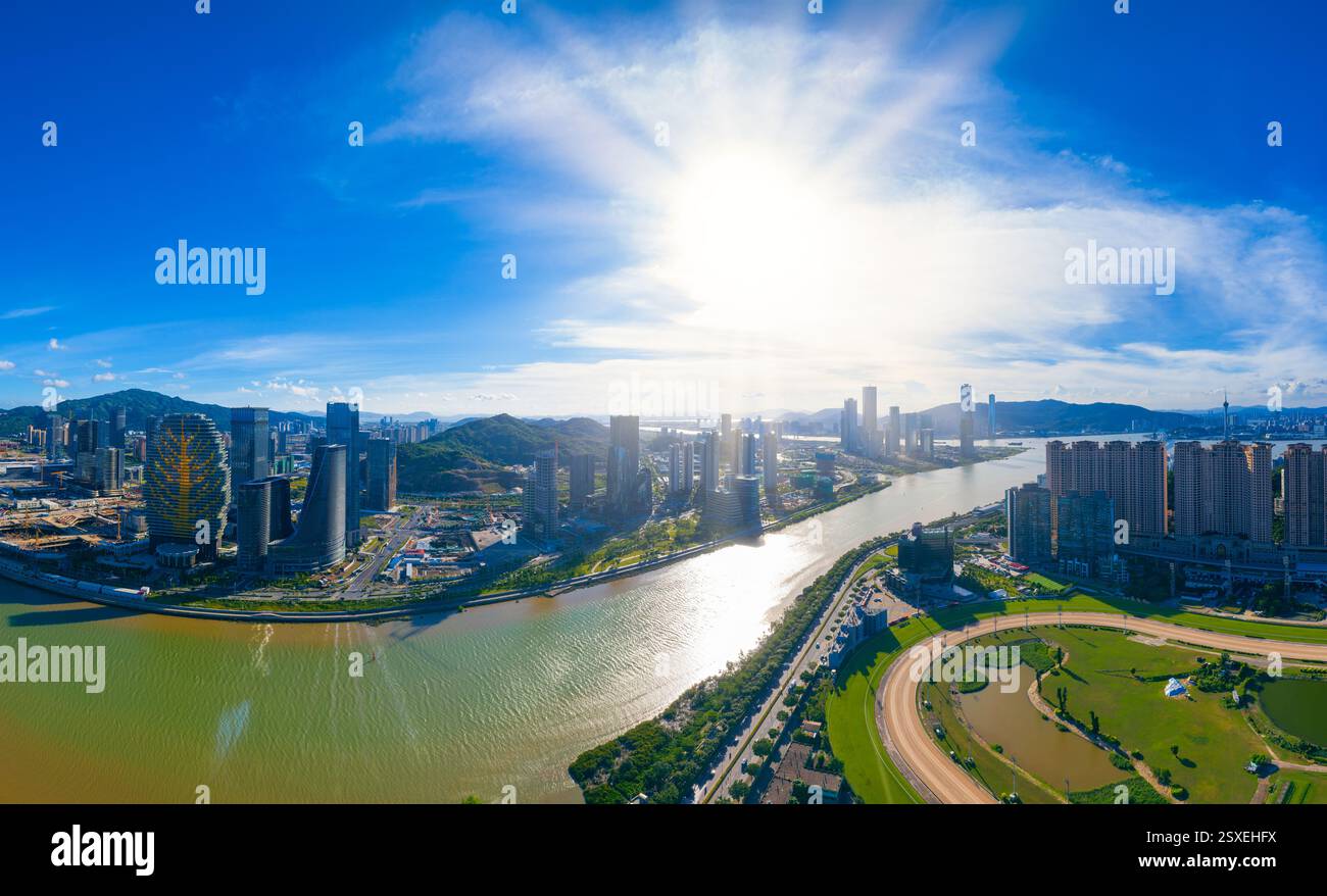 Luftkulisse der Hengqin Freihandelszone in Macau und Zhuhai, China Stockfoto