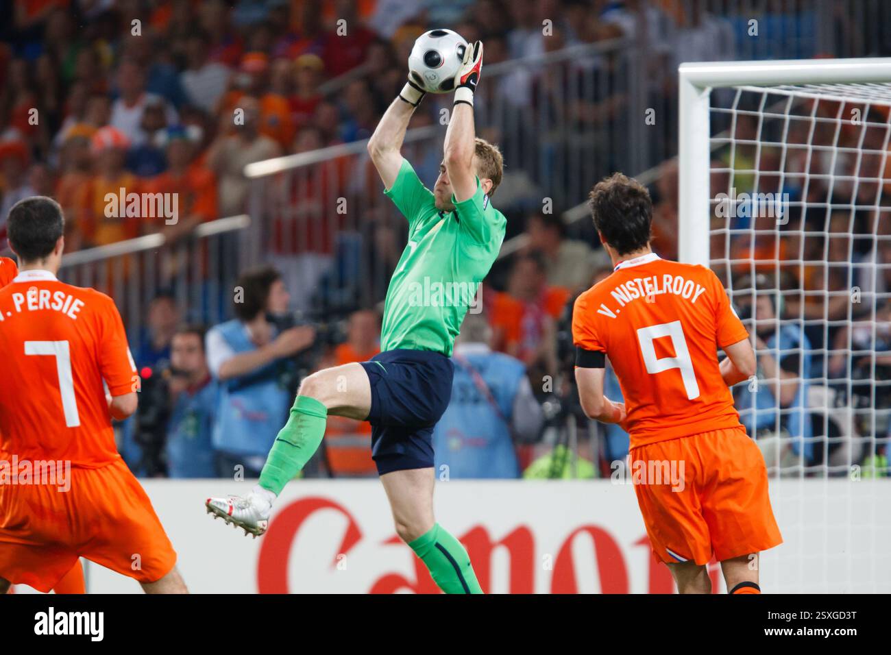 Torhüter Igor Akinfeev aus Russland macht sich beim Viertelfinalspiel der UEFA Euro 2008 im St. Jakob Park am 21. Juni 2008 in Basel, Schweiz, gegen die Niederlande aus. Nur redaktionelle Verwendung. Kommerzielle Nutzung verboten. (Foto: Jonathan Paul Larsen / Diadem Images) Stockfoto