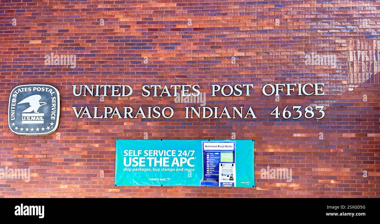 United States Post Office, Valparaiso, USA 20. Februar 2025 - Smartphone-aufgenommenes Stockfoto