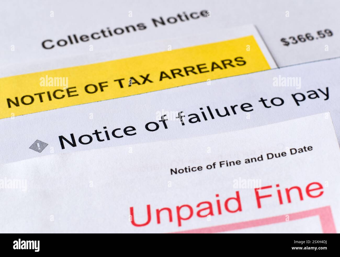 Inkasso, unbezahlte Bußgelder und Steuerrückstände Stockfoto