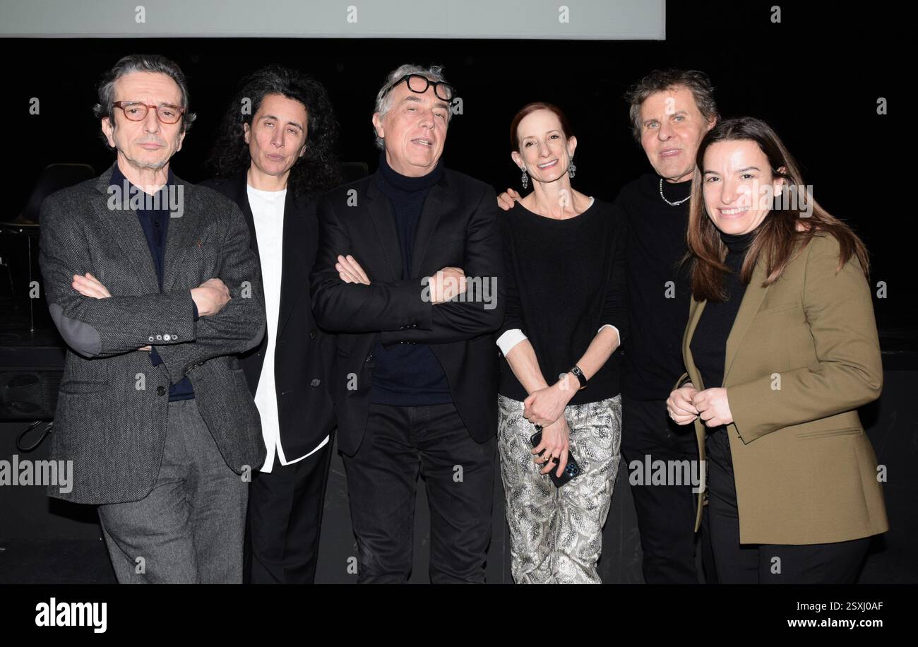 Mailand, Italien die Zukunft der Designer zweite Ausgabe des öffentlichen Programms Fashion Issues widmet sich der Welt der Mode, den Themen, Herausforderungen und Veränderungen, denen die Modebranche auf der Triennale Mailand gegenübersteht. Gäste aus der Welt der Mode und Designer sind auf dem Foto zu sehen: Vanessa Friedman, Fashion Director und Chefkritikerin der New York Times, Sara Sozzani Maino, Creative Director der Sozzani Foundation, Renzo Rosso Präsident der OTB Group, Luca Stoppini wird neuer Creative Director von Icon, Stefano Boeri Präsident der Triennale, Maria Porro, Präsidentin der S Stockfoto