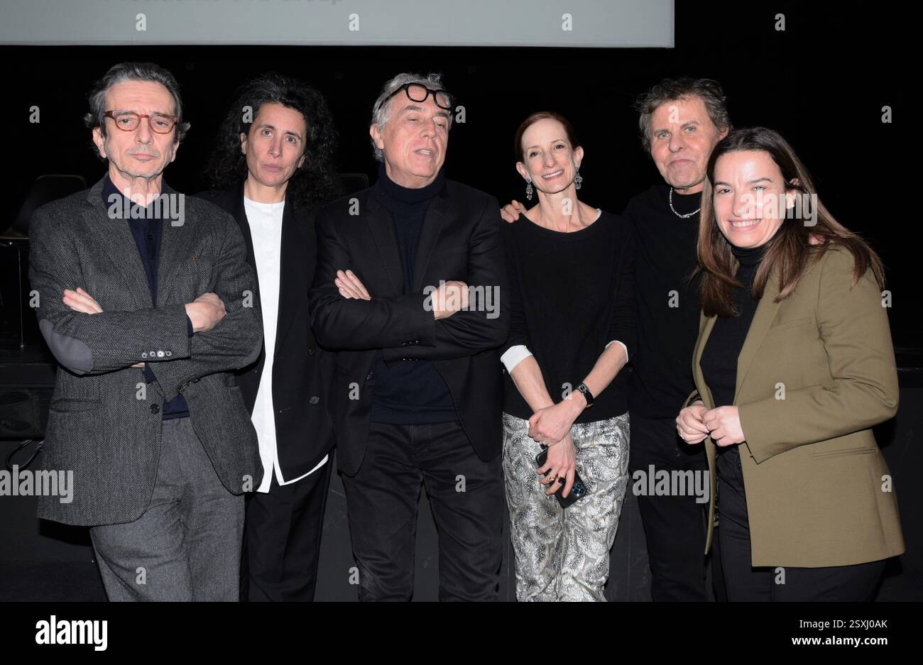 Mailand, Italien die Zukunft der Designer zweite Ausgabe des öffentlichen Programms Fashion Issues widmet sich der Welt der Mode, den Themen, Herausforderungen und Veränderungen, denen die Modebranche auf der Triennale Mailand gegenübersteht. Gäste aus der Welt der Mode und Designer sind auf dem Foto zu sehen: Vanessa Friedman, Fashion Director und Chefkritikerin der New York Times, Sara Sozzani Maino, Creative Director der Sozzani Foundation, Renzo Rosso Präsident der OTB Group, Luca Stoppini wird neuer Creative Director von Icon, Stefano Boeri Präsident der Triennale, Maria Porro, Präsidentin der S Stockfoto