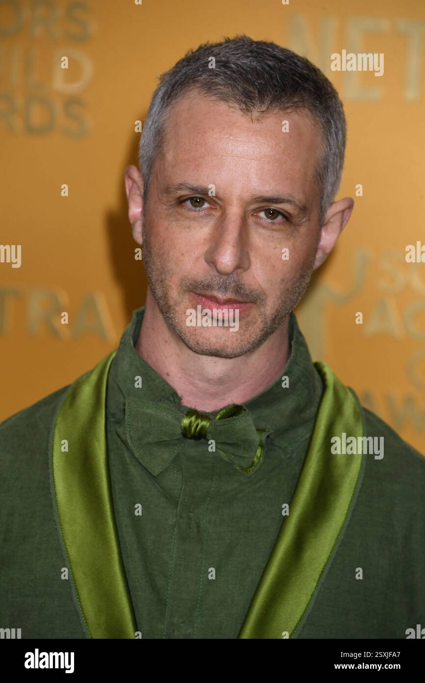Los Angeles, USA. Januar 2010. LOS ANGELES, USA. 23. Februar 2025: Jeremy Strong bei den Screen Actors Guild Awards 2025. Foto: Featureflash Credit: Paul Smith/Alamy Live News Stockfoto