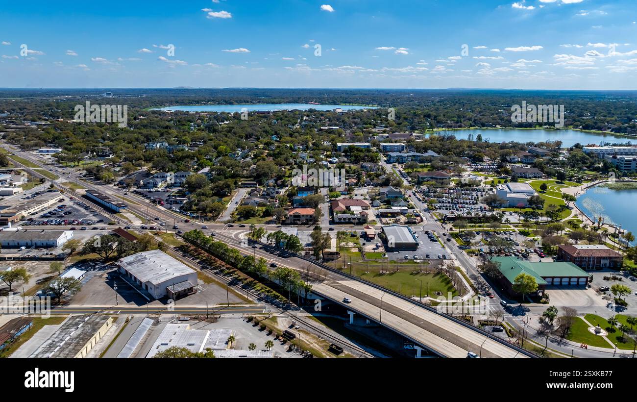 Lakeland, FL, USA - 23.02.2025: Luftbild der Stadt Lakeland, FL, Munn Park Historic District. Stockfoto