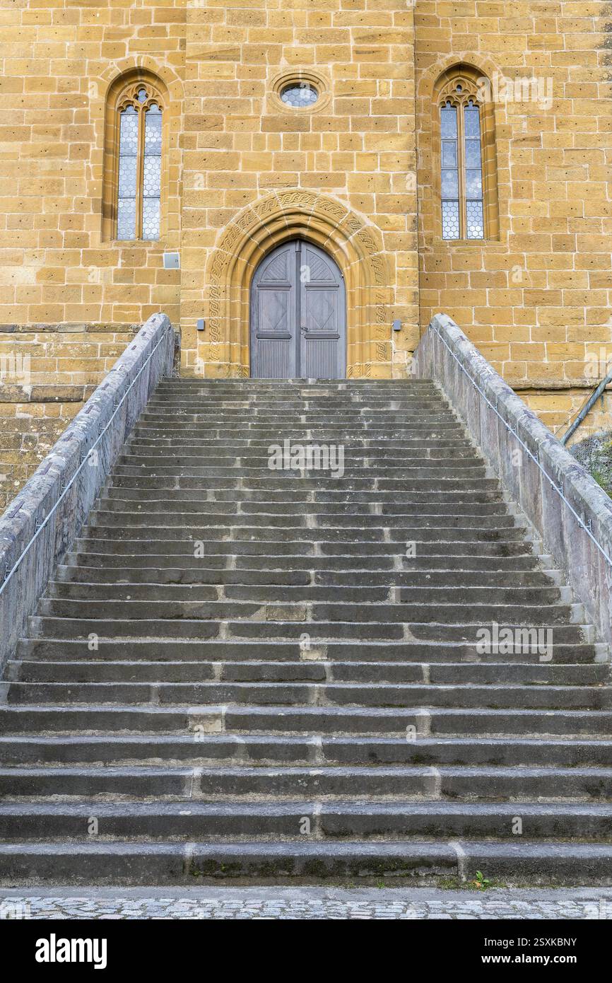 Lange und breite Treppe zur Guegelkirche St. Pankratius am Guegel bei Schesslitz, Oberfranken, Bayern, Deutschland, Europa Stockfoto
