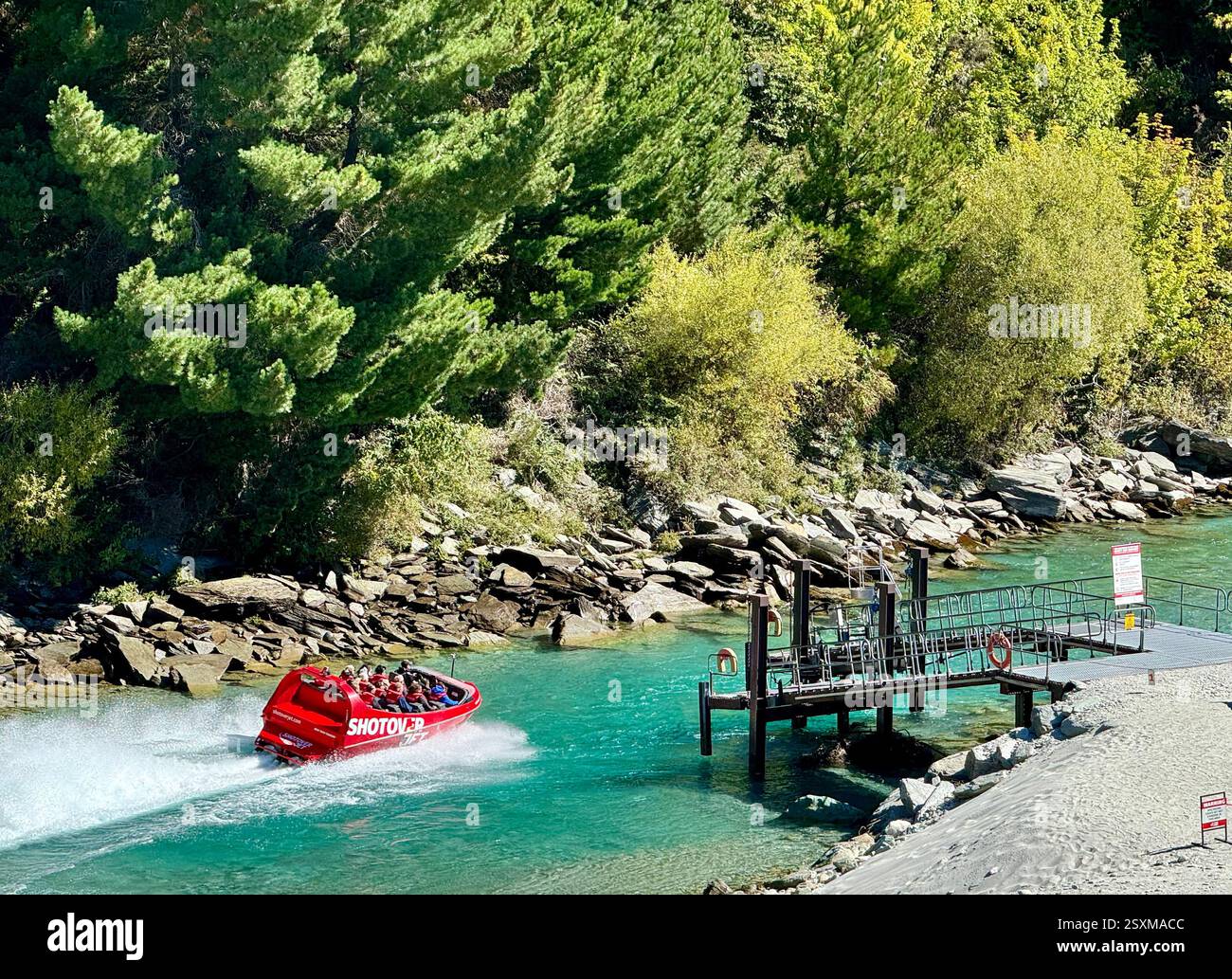 Shotover Jetboot Fahrt auf dem Shotover River Queenstown South Island Neuseeland - Smartphone-aufgenommenes Stockfoto