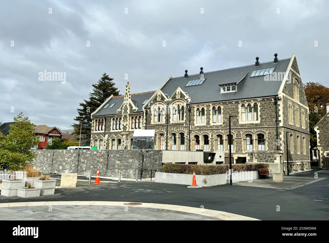 Das ehemalige Canterbury College ist heute das Arts Centre Te Matatiki Toi ora Christchurch Neuseeland. - Smartphone-aufgenommenes Stockfoto