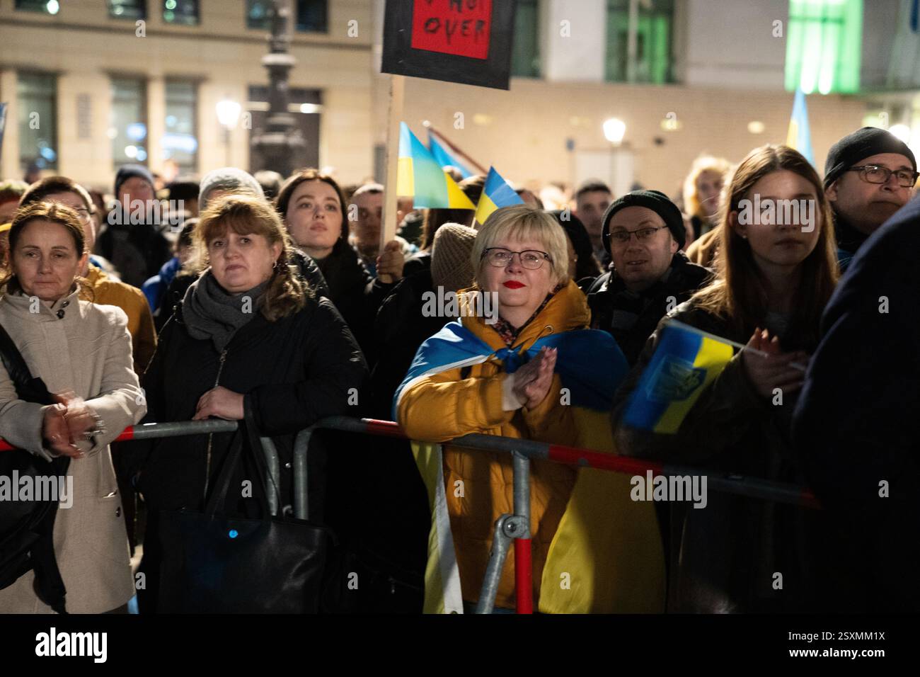 Ukrainische Demonstration zum 3. Jahrestag des Russischen Krieges gegen die Ukraine Stockfoto