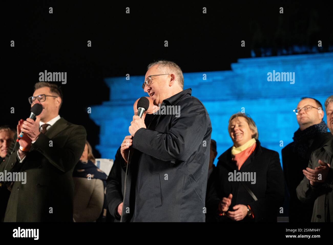 Ukrainische Demonstration zum 3. Jahrestag des Russischen Krieges gegen die Ukraine Stockfoto