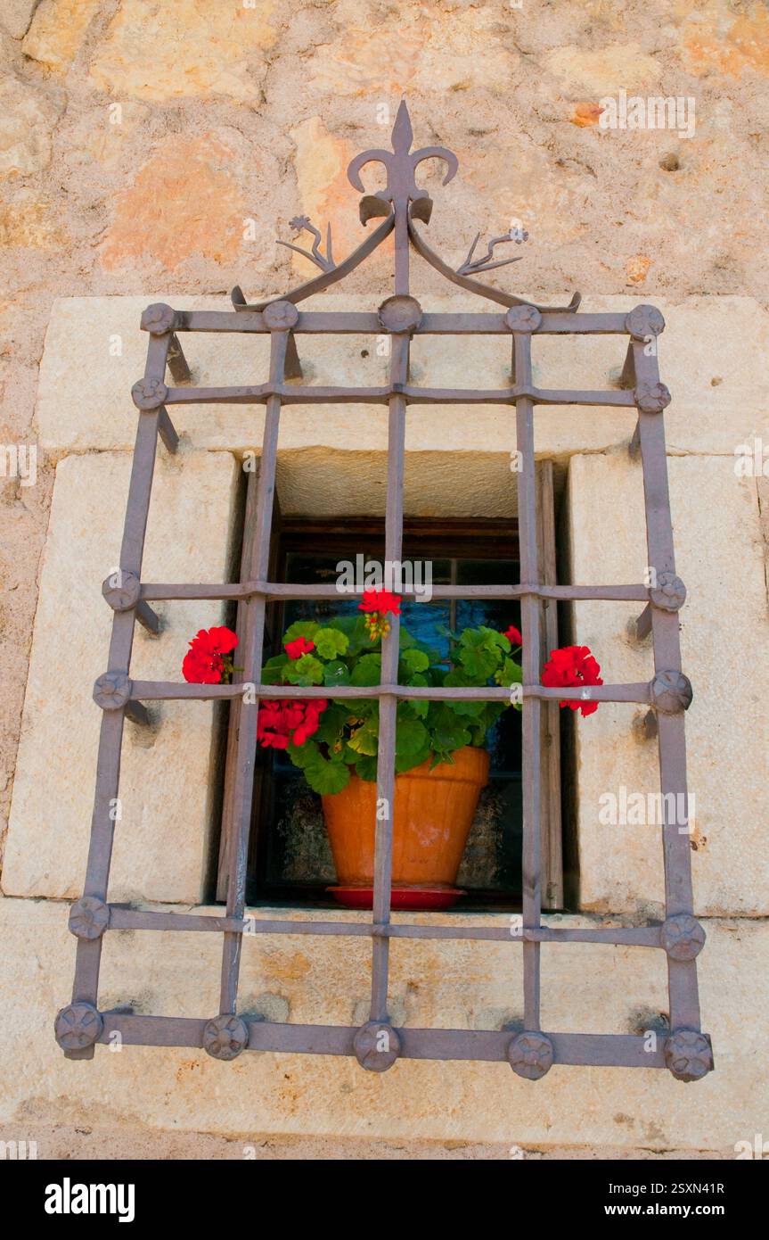 Schmiedeeisernen Fenster. Pedraza, Segovia Provinz Kastilien-Leon, Spanien. Stockfoto