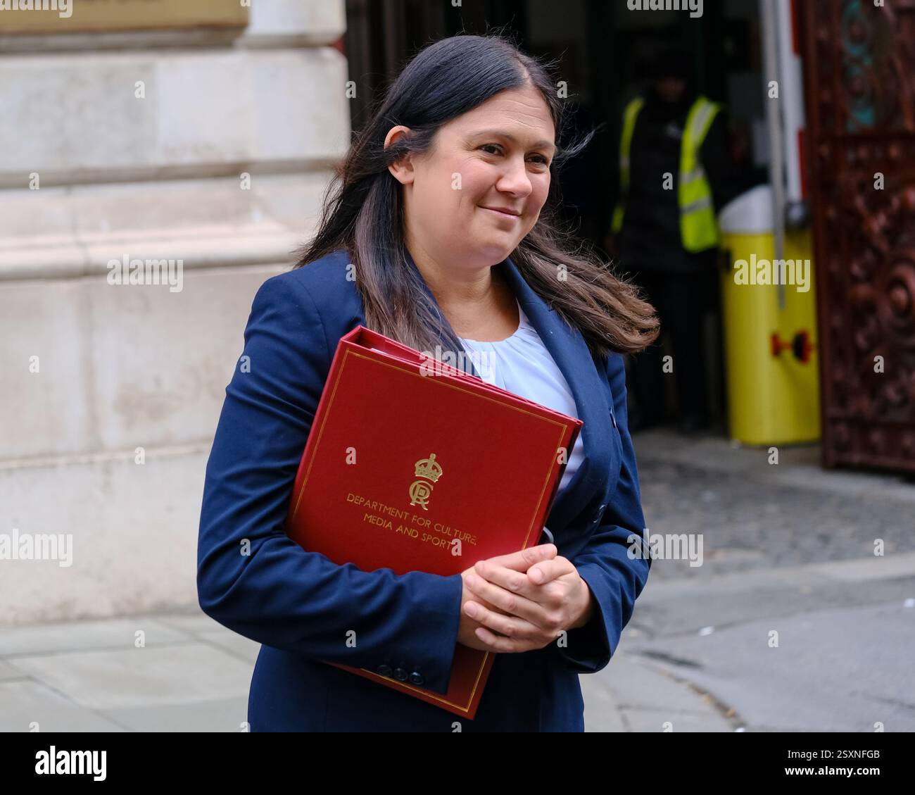 London, Großbritannien. Februar 2025. Lisa Nandy, Staatssekretärin für Kultur, Medien und Sport, verlässt die wöchentliche Kabinettssitzung, die erste nach der Februarpause. Quelle: Eleventh Photography/Alamy Live News Stockfoto