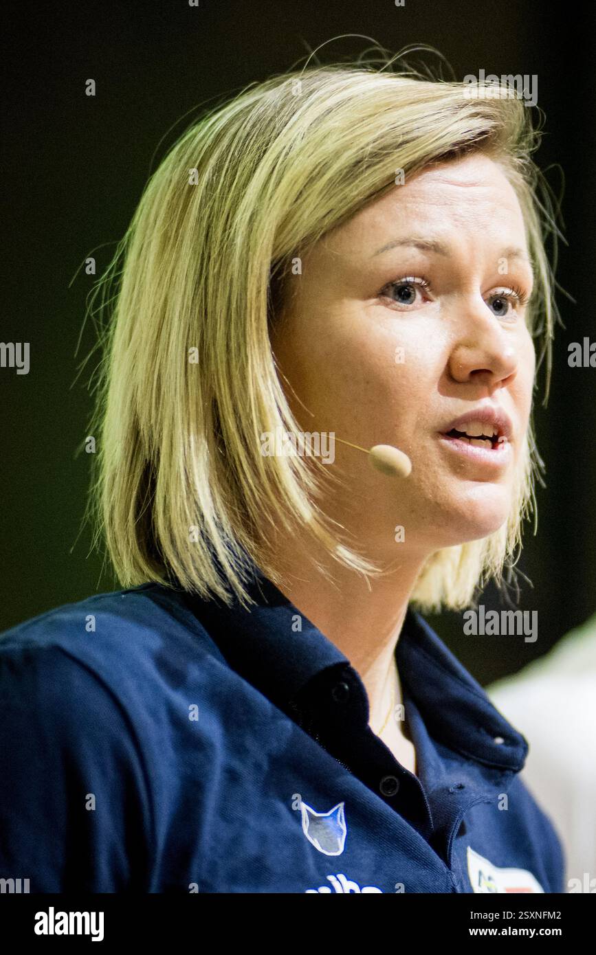 Brüssel, Belgien Februar 2025. AG Insurance-Soudal Team Sportdirektor Jolien D'Hoore ist bei der Präsentation des Frauen-Teams AG Insurance-Soudal und des Herren-Teams Soudal Quick-Step zu sehen, das an diesem Wochenende das eintägige Radrennen Omloop Het Nieuwsblad, das Eröffnungsrennen der klassischen flämischen Eintagesaison, Dienstag, den 25. Februar 2025, in Brüssel stattfindet. BELGA FOTO JASPER JACOBS Credit: Belga News Agency/Alamy Live News Stockfoto
