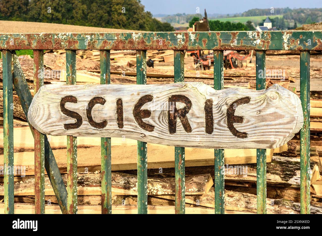 Handgefertigter hölzerner Seufzer für das Sägewerk Scierie - Bossay-sur-Claise, Indre-et-Loire (37), Frankreich. Stockfoto