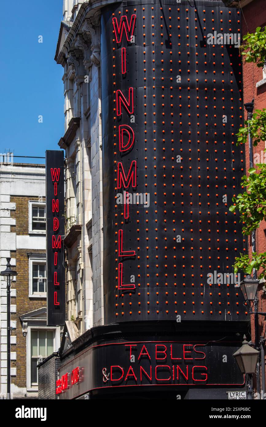 London, UK - 26. Mai 2023: Das Windmill Theatre befindet sich an der Great Windmill Street im West End von London. Stockfoto