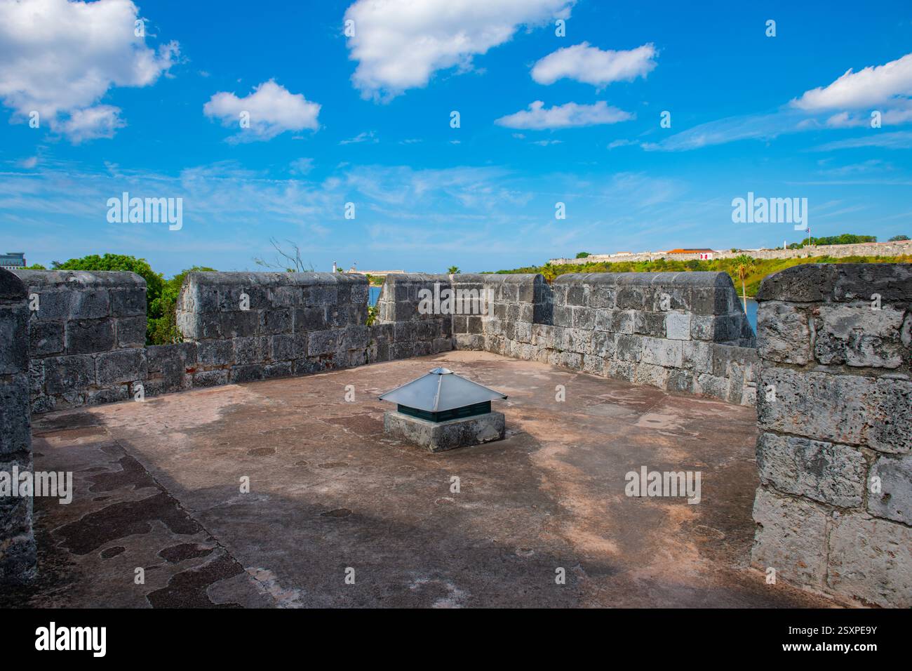Das Castillo de la Real Fuerza wurde 1577 auf der Plaza de Armas in Old Havana (La Habana Vieja) in Kuba erbaut. Das alte Havanna gehört zum Weltkulturerbe. Stockfoto