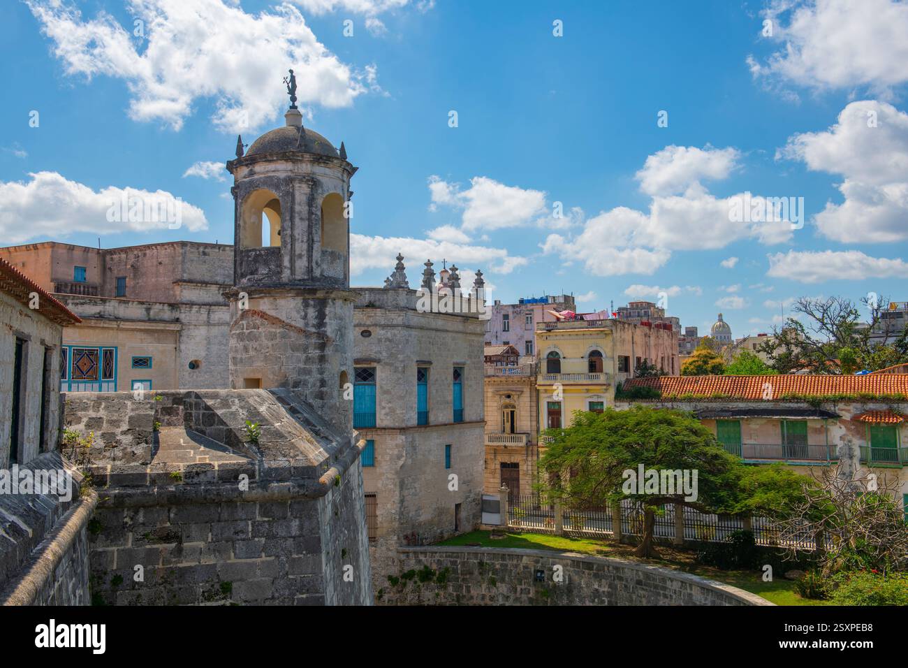 Das Castillo de la Real Fuerza wurde 1577 auf der Plaza de Armas in Old Havana (La Habana Vieja) in Kuba erbaut. Das alte Havanna gehört zum Weltkulturerbe. Stockfoto