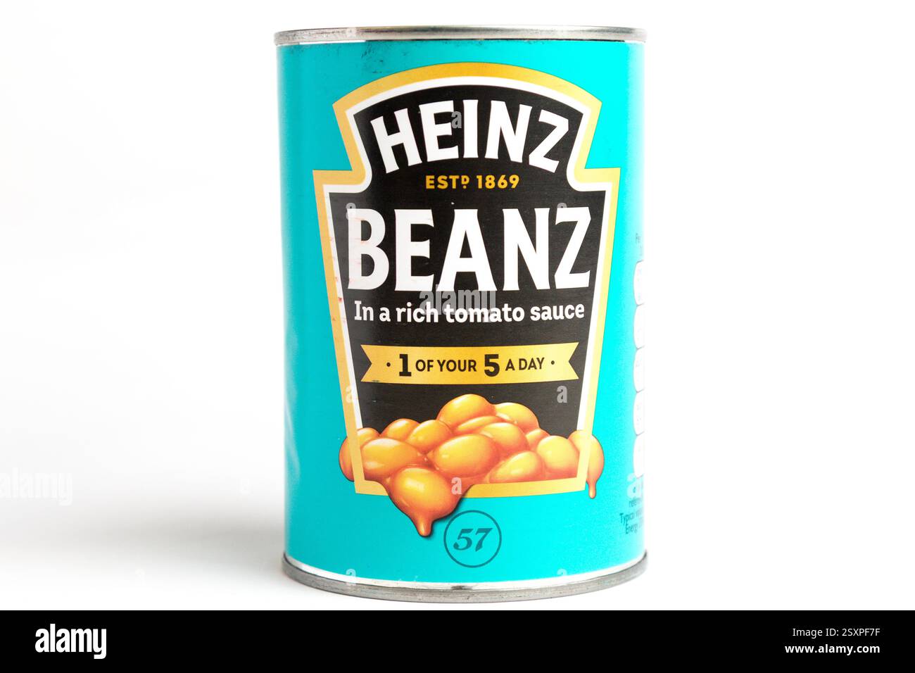 London, Großbritannien 25. Februar 2025 :- Heinz Baked Beans. Studio vor weißem Hintergrund Stockfoto