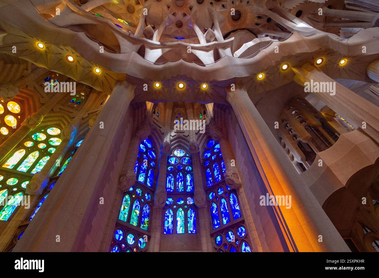 Buntglasfenster der Sagrada Familia. Stockfoto