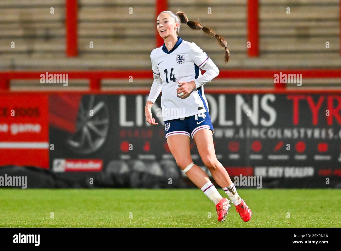 Neve Herron (14 England) während des Nationalteams Friendly Women U-23s-Spiels zwischen England und Frankreich im Lamex Stadium in Stevenage am Dienstag, den 25. Februar 2025. (Foto: Kevin Hodgson | MI News) Credit: MI News & Sport /Alamy Live News Stockfoto