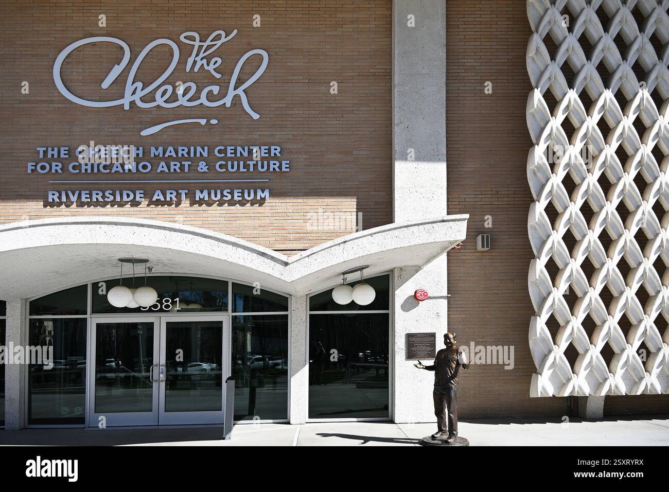 RIVERSIDE, KALIFORNIEN - 23. Februar 2024: Das Cheech Marin Center for Chicano Art and Culture im Zentrum von Riverside. Stockfoto