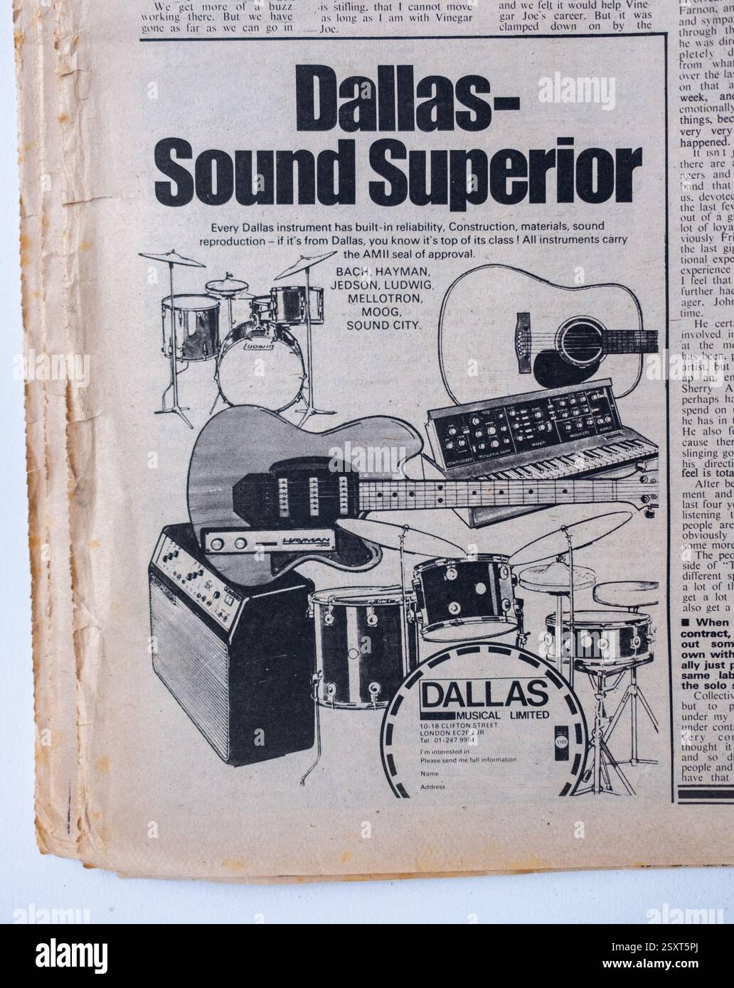 Werbespot in einer Vintage 1970er-Ausgabe des SOUNDS Rock and Pop Music Paper für Dallas Instruments - Sounds Superior Stockfoto